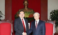 Líder partidista vietnamita se entrevistó con su homólogo del FMLN
