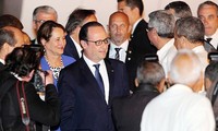 Comienza presidente de Francia su visita a Cuba 