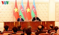Conversaciones entre los presidentes vietnamitas y azerbaiyanos