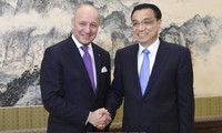 Francia y China acuerdan fortalecer cooperación