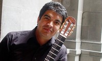 Guitarrista mexicano Juan Carlos Laguna de concierto en Vietnam