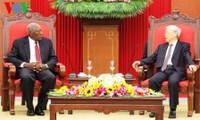 Delegación del Partido Comunista de Cuba recibida por líderes vietnamitas