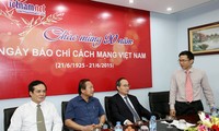 Visita presidente del Frente de la Patria periódico VietNamNet 
