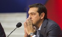 Aprueba parlamento griego plan de referéndum sobre asistencias financieras  
