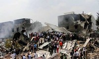 Indonesia: Mueren 113 personas en accidente aéreo 