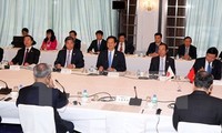 Se reúne el primer ministro vietnamita con empresarios japoneses