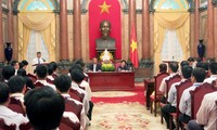 Recibe vicepresidenta vietnamita a participantes sobresalientes del IX Congreso de Emulación Laboral