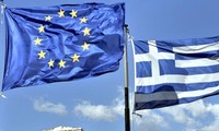 Aprueba Parlamento griego reformas a cambio de asistencia financiera  