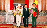 Asiste presidente vietnamita a la ceremonia de ascenso de rango militar