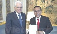 Recibe embajador vietnamita en Italia medalla de mérito 