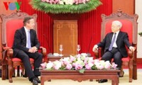 Primer ministro británico recibido por altos dirigentes vietnamitas