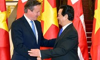 Realizan conversaciones los jefes de gobierno de Vietnam y Reino Unido