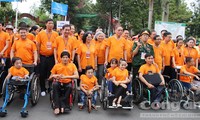 8 mil personas participan en caminata en apoyo de víctimas vietnamitas de la dioxina