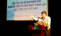 Encuentro amistoso con oyentes de la emisora radial La Voz de Vietnam