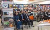 Profesor de Mongolia publica libro sobre el Presidente Ho Chi Minh 