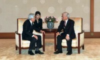 Líder partidista de Vietnam se reúne con el emperador japonés Akihito