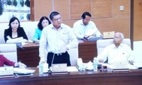 Debaten en Comité Permanente del Parlamento vietnamita gestión de equipos sanitarios