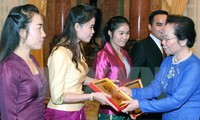 Vietnam continúa la ayuda a Laos en capacitación de recursos humanos calificados