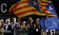 Independentistas catalanes ganan elecciones pero pierden su plebiscito