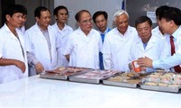 Dirigentes parlamentarios contactan con electores de provincias Ha Tinh y Dak Lak
