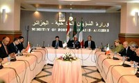  Reunión tripartita entre Argelia, Egipto e Italia sobre la crisis política en Libia