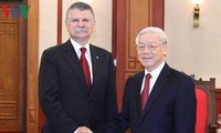Vietnam y Hungría afirman voluntad de afianzar relaciones 
