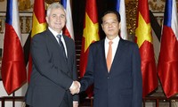 Presidente de Senado checo visita Vietnam 