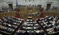 Grecia adopta “duro” presupuesto para 2016