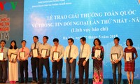 Anuncian segundo premio para informaciones al exterior en Vietnam