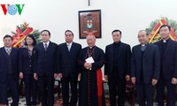 Dirigentes vietnamitas visitan parroquias cristianas y protestantes en ocasión de Navidad 2015