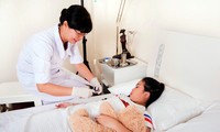 Hanoi promueve modelo “Médicos a domicilio” para aliviar sobrecarga en hospitales