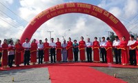 Primer ministro vietnamita asiste a actos de inauguración de obras importantes en Ca Mau 