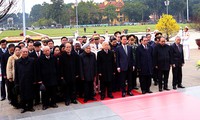 Máximo líder político de Vietnam visita a exdirigentes principales por 86 años del Partido Comunista
