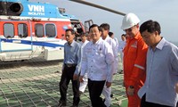 Presidente de Vietnam visita a personal  de operación mixta Vietsovpetro por el Tet 2016