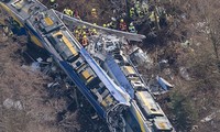 Al menos diez muertos en un choque frontal de dos trenes en Alemania
