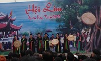 Miles de turistas participan en el Festival Lim de la provincia de Bac Ninh