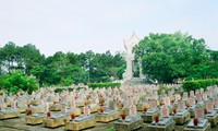 Miles visitantes expresan gratitud a los mártires vietnamitas en Quang Tri