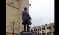 Develada estatua del médico Alexandre Yersin en Hanoi
