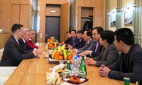 Embajador vietnamita en Rusia visita comunidad nacional en Moscú