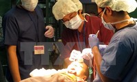 Médicos estadounidenses en programa de apoyo médico en Vietnam