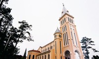 Originalidad arquitectónica de iglesias en la ciudad de Da Lat