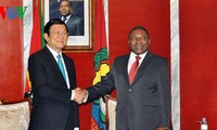 Presidente de Vietnam conversa con homólogo mozambiqueño 