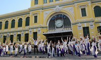 Festival de Ao dai en Ciudad Ho Chi Minh fascina al público y turistas