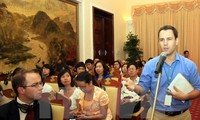 Vietnam apoya actividades de los periodistas extranjeros 