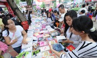 Dinámicas actividades en respuesta al Día del Libro de Vietnam