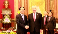 Presidente de Vietnam recibe a embajadores de Rusia y Japón