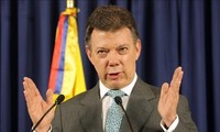 Forma Santos gabinete para la paz en Colombia
