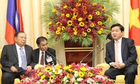 Máximo líder laosiano visita Ciudad Ho Chi Minh  