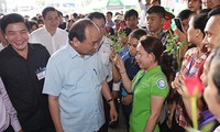 Primer ministro vietnamita asegura apoyo del gobierno a los trabajadores
