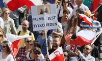 Oposición protagoniza la mayor manifestación desde 1989 en Polonia